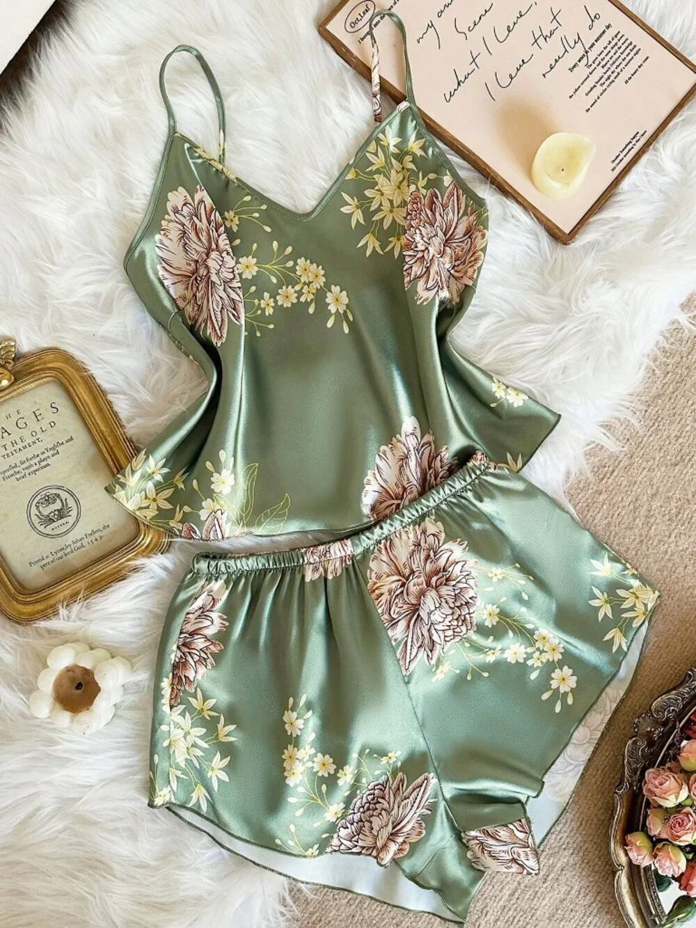 Green Women's Sexy Floral Deep-V Print Camisole And Shorts Set